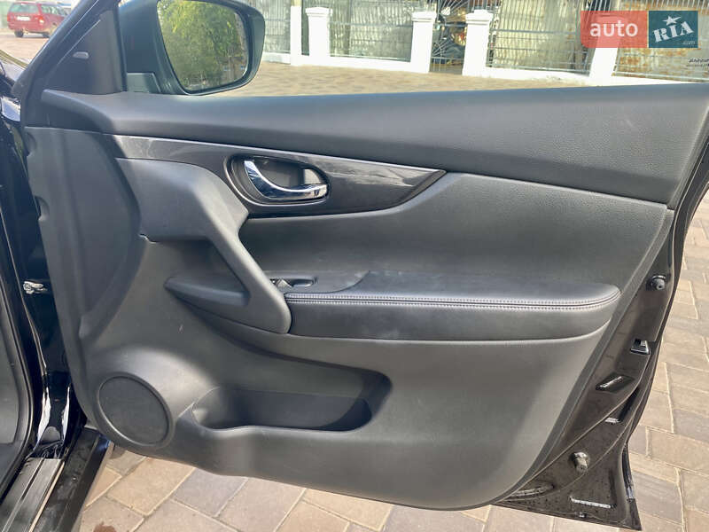 Внедорожник / Кроссовер Nissan Rogue 2017 в Николаеве