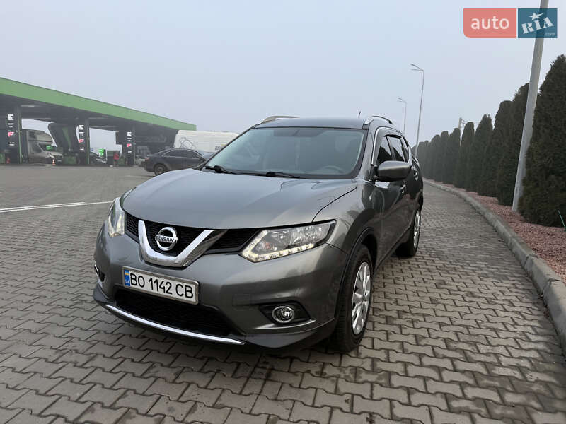 Внедорожник / Кроссовер Nissan Rogue 2015 в Тернополе