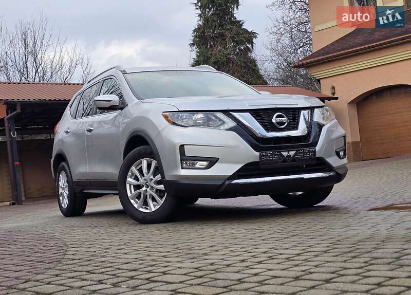 Позашляховик / Кросовер Nissan Rogue 2017 в Мукачевому