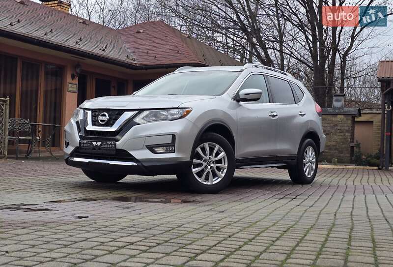 Позашляховик / Кросовер Nissan Rogue 2017 в Мукачевому