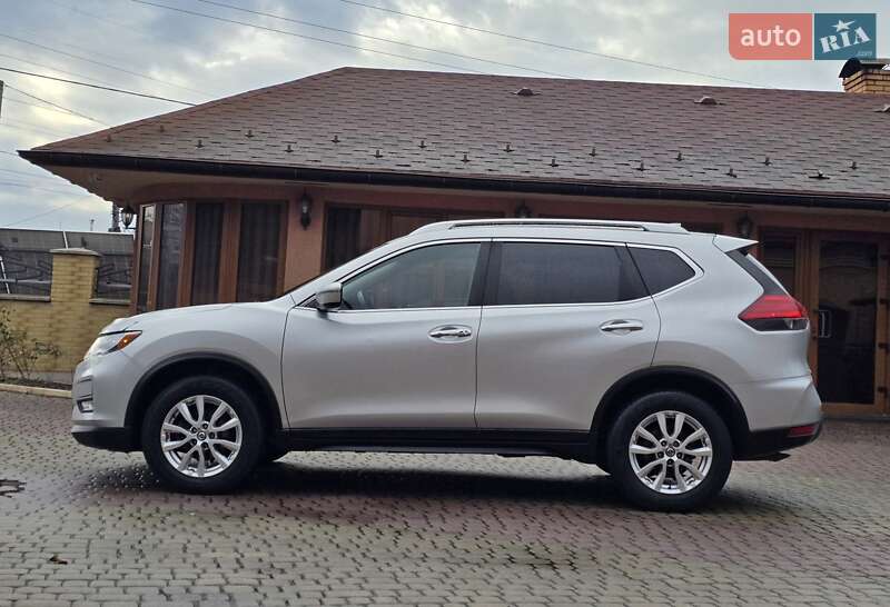 Позашляховик / Кросовер Nissan Rogue 2017 в Мукачевому