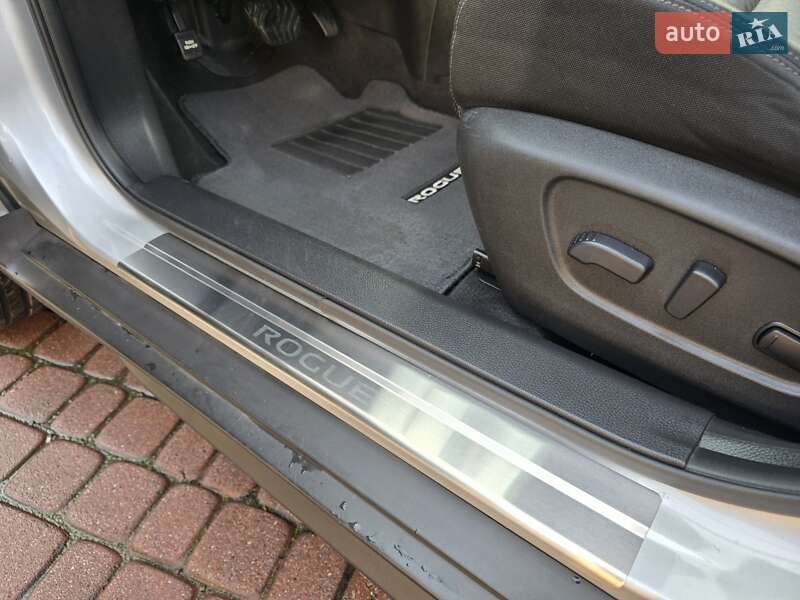 Позашляховик / Кросовер Nissan Rogue 2017 в Мукачевому