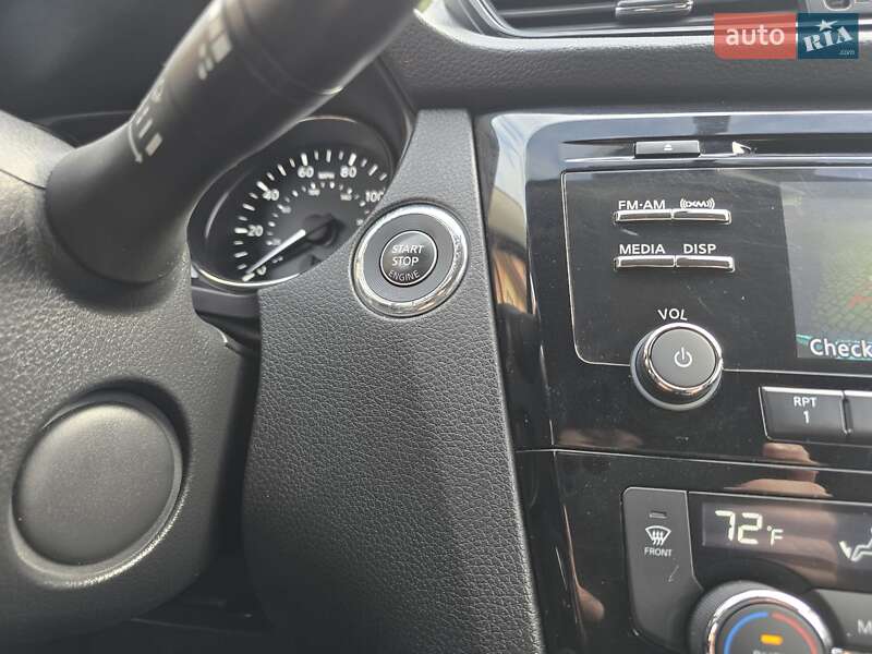 Позашляховик / Кросовер Nissan Rogue 2017 в Мукачевому