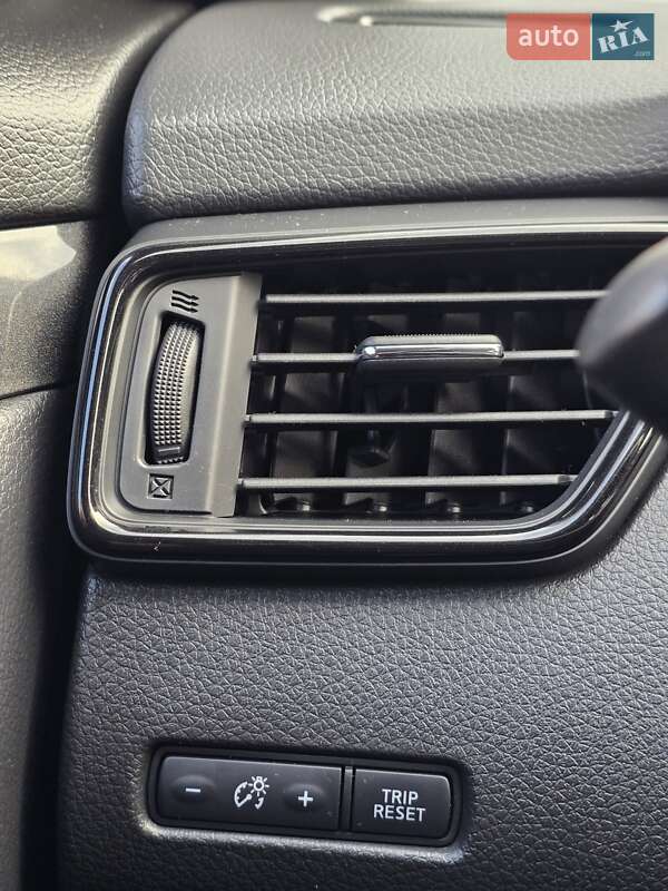 Позашляховик / Кросовер Nissan Rogue 2017 в Мукачевому