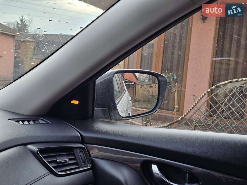 Позашляховик / Кросовер Nissan Rogue 2017 в Мукачевому