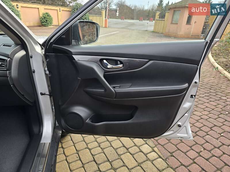 Позашляховик / Кросовер Nissan Rogue 2017 в Мукачевому