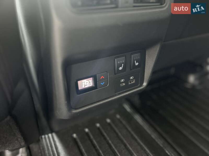 Внедорожник / Кроссовер Nissan Rogue 2022 в Львове