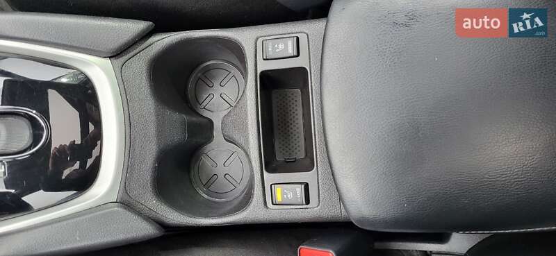 Внедорожник / Кроссовер Nissan Rogue 2016 в Днепре