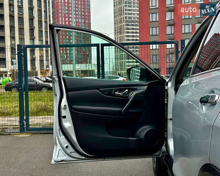 Внедорожник / Кроссовер Nissan Rogue 2017 в Киеве