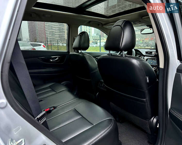 Внедорожник / Кроссовер Nissan Rogue 2017 в Киеве