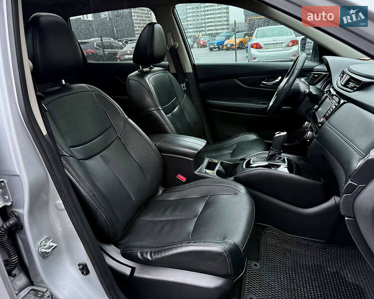 Внедорожник / Кроссовер Nissan Rogue 2017 в Киеве