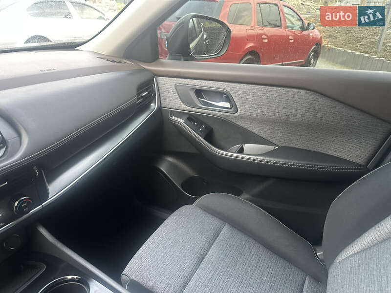 Внедорожник / Кроссовер Nissan Rogue 2022 в Львове