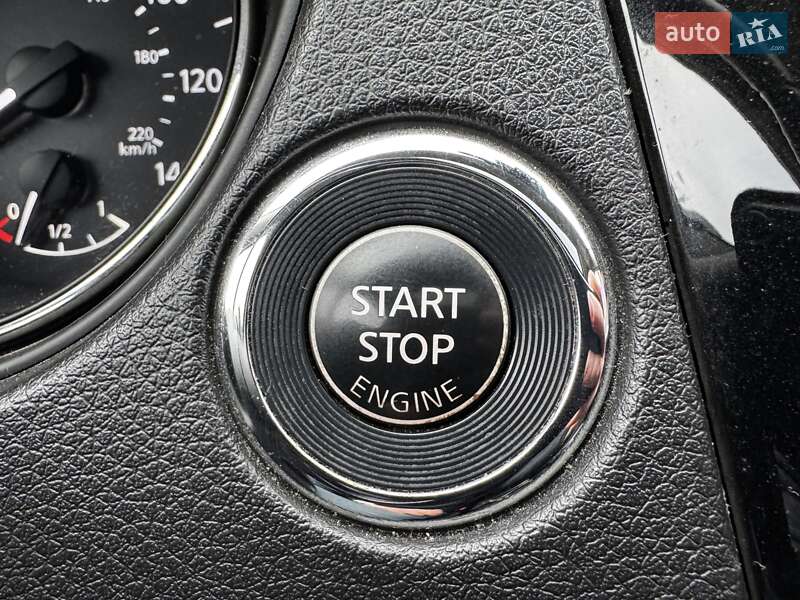 Внедорожник / Кроссовер Nissan Rogue 2018 в Киеве