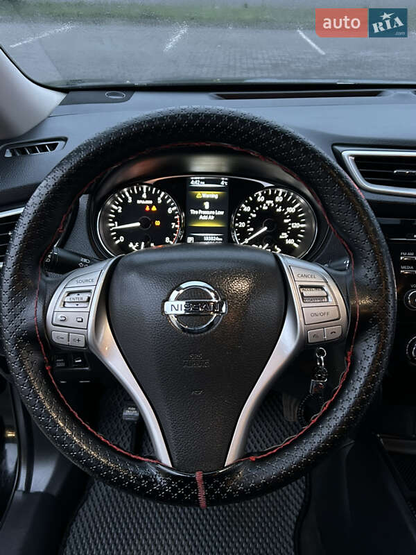 Внедорожник / Кроссовер Nissan Rogue 2016 в Вознесенске