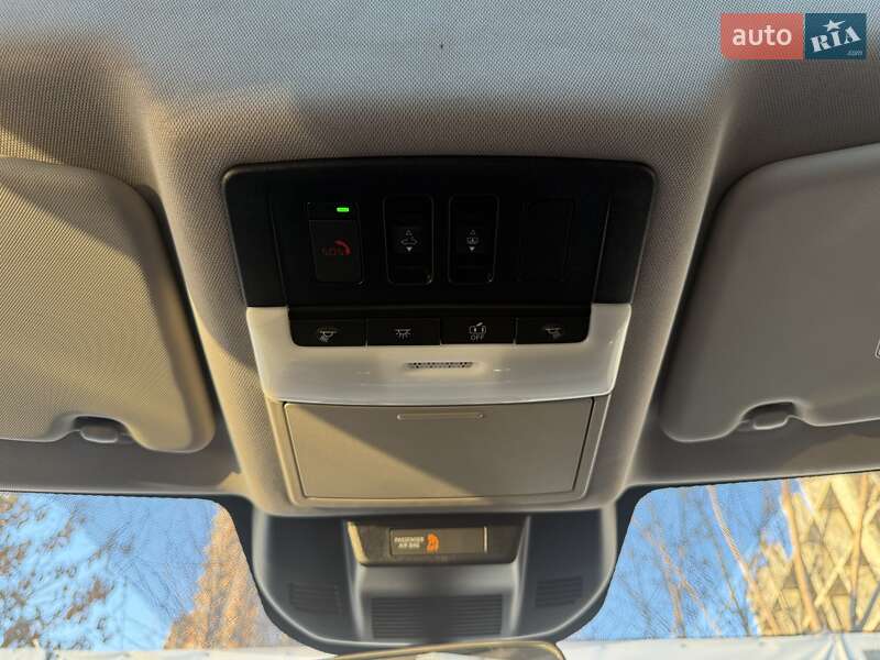 Позашляховик / Кросовер Nissan Rogue 2020 в Києві