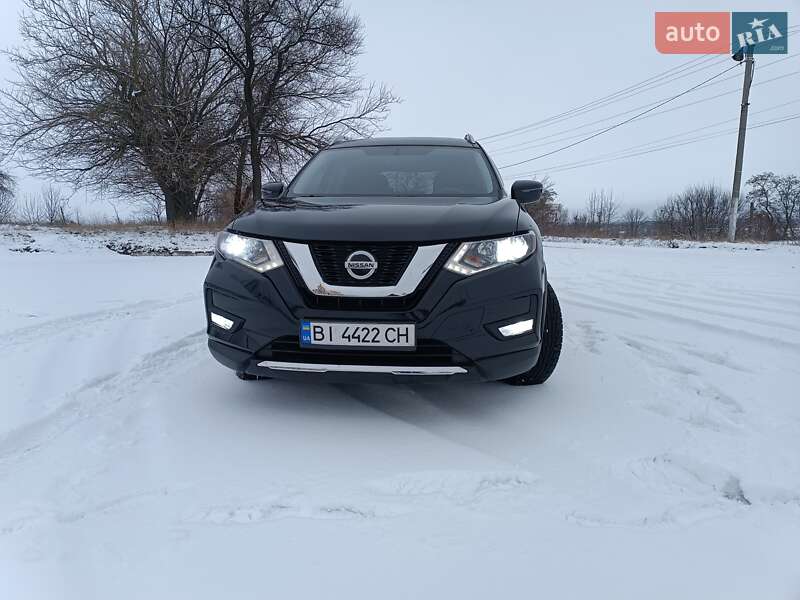 Позашляховик / Кросовер Nissan Rogue 2017 в Миргороді