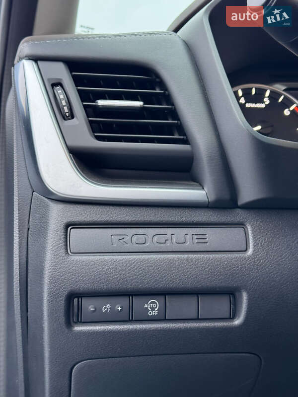 Внедорожник / Кроссовер Nissan Rogue 2023 в Киеве