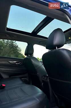 Внедорожник / Кроссовер Nissan Rogue 2017 в Южноукраинске