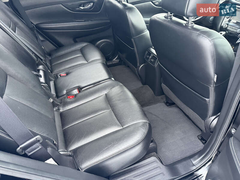 Позашляховик / Кросовер Nissan Rogue 2017 в Полтаві