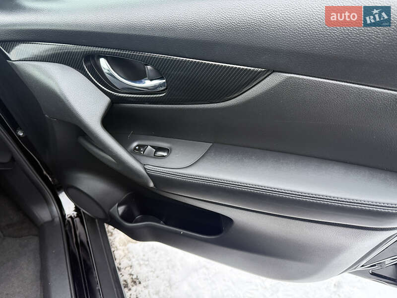 Позашляховик / Кросовер Nissan Rogue 2017 в Полтаві