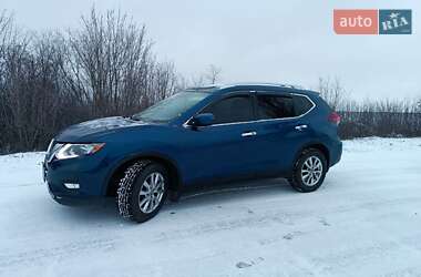 Позашляховик / Кросовер Nissan Rogue 2017 в Малій Висці