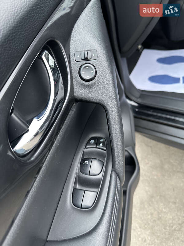 Внедорожник / Кроссовер Nissan Rogue 2017 в Черкассах