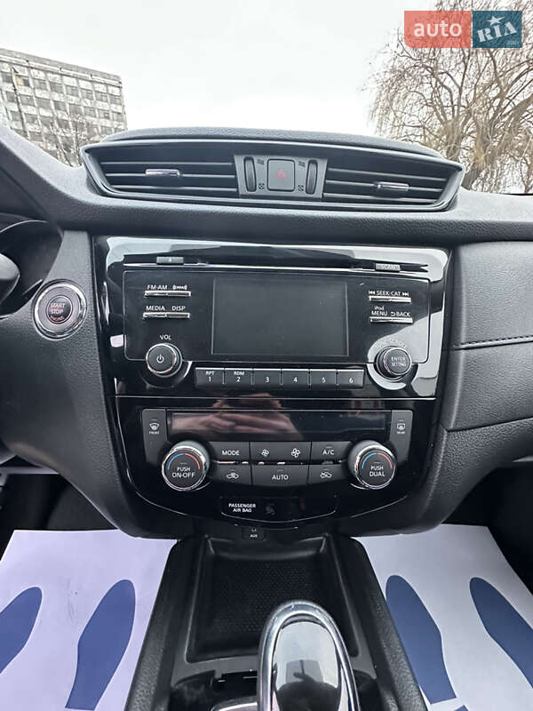 Внедорожник / Кроссовер Nissan Rogue 2017 в Черкассах