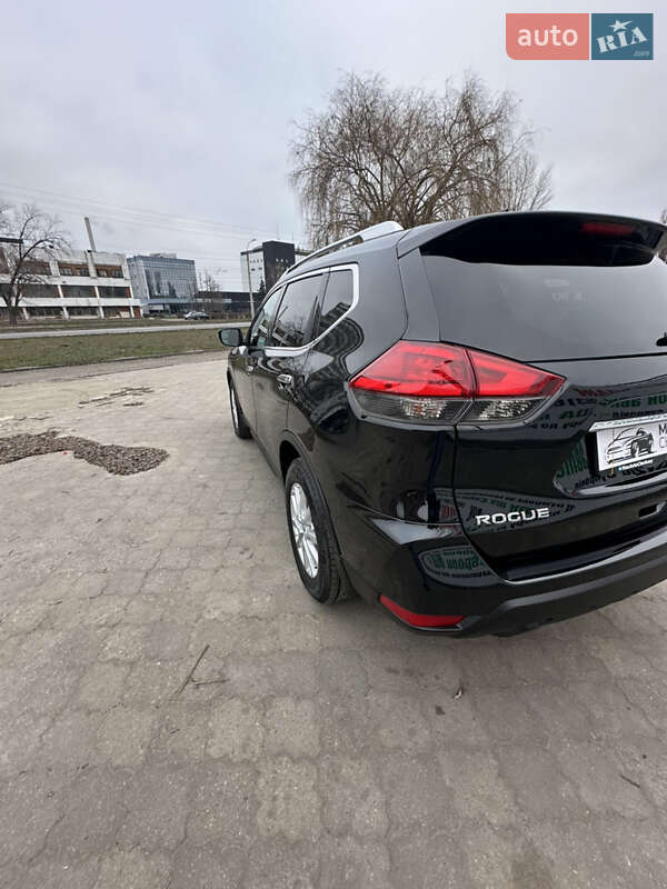 Внедорожник / Кроссовер Nissan Rogue 2017 в Черкассах