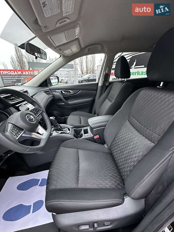 Внедорожник / Кроссовер Nissan Rogue 2017 в Черкассах