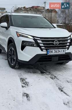 Внедорожник / Кроссовер Nissan Rogue 2025 в Ровно