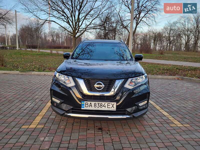 Внедорожник / Кроссовер Nissan Rogue 2017 в Кропивницком