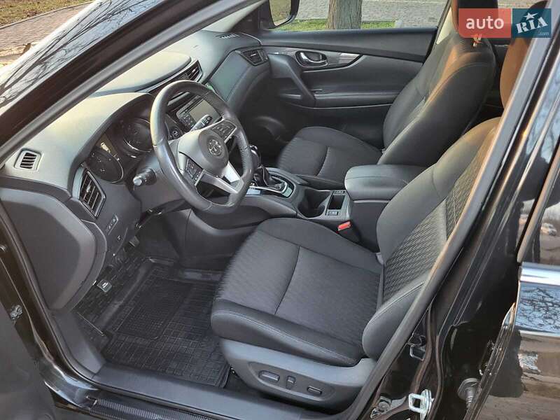 Внедорожник / Кроссовер Nissan Rogue 2017 в Кропивницком