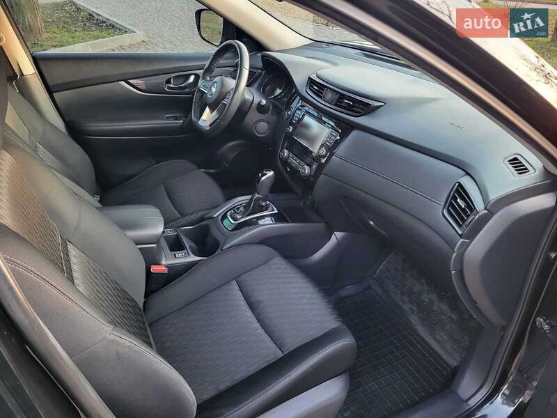 Внедорожник / Кроссовер Nissan Rogue 2017 в Кропивницком