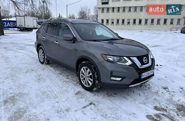 Внедорожник / Кроссовер Nissan Rogue 2017 в Киеве