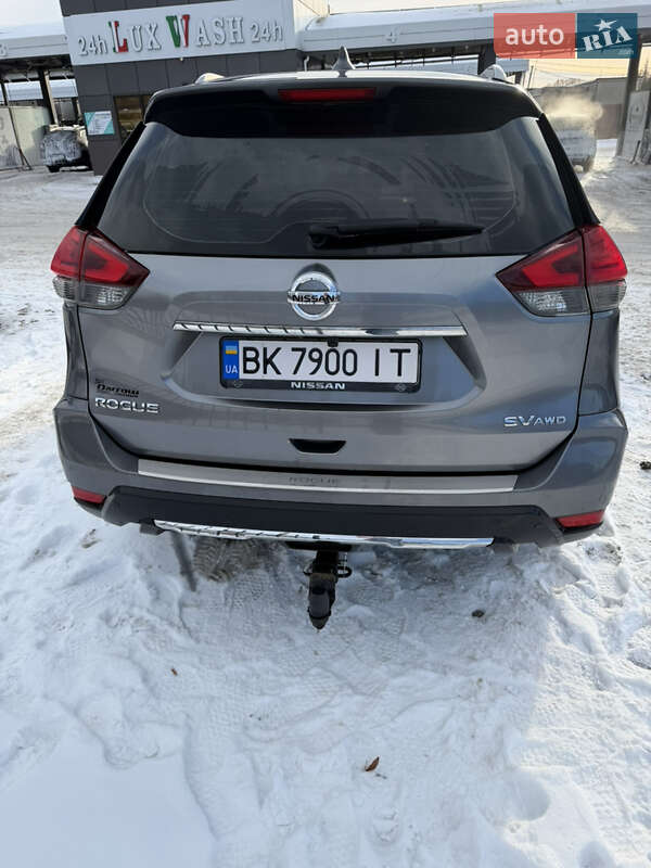 Внедорожник / Кроссовер Nissan Rogue 2016 в Ровно