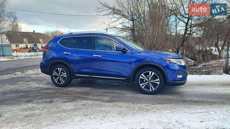 Внедорожник / Кроссовер Nissan Rogue 2018 в Дубно