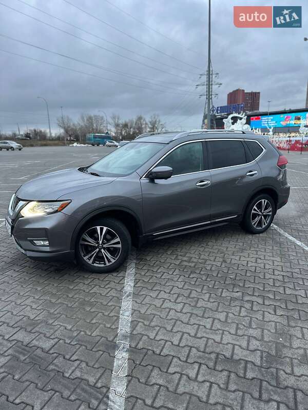 Внедорожник / Кроссовер Nissan Rogue 2017 в Харькове