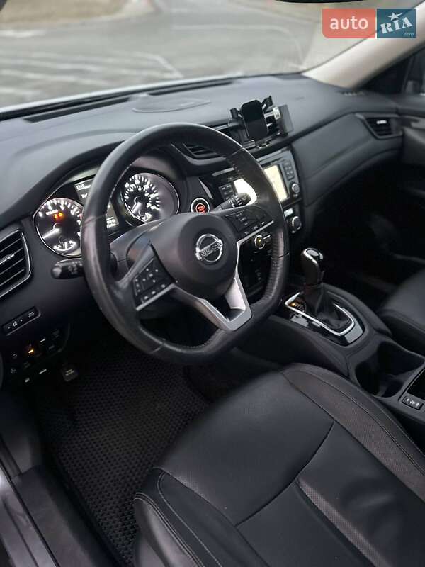 Внедорожник / Кроссовер Nissan Rogue 2017 в Харькове