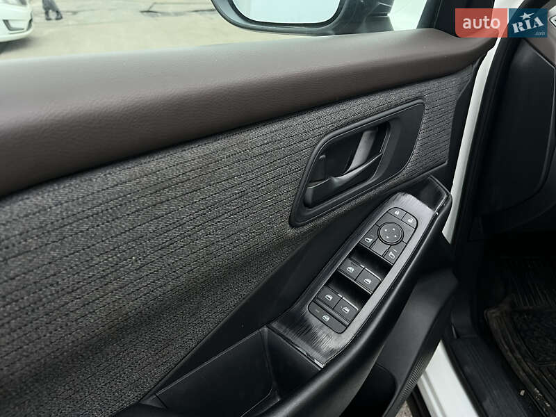 Внедорожник / Кроссовер Nissan Rogue 2023 в Киеве