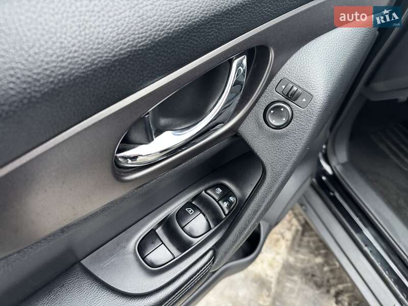 Внедорожник / Кроссовер Nissan Rogue 2015 в Кременчуге