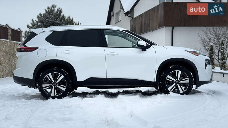 Внедорожник / Кроссовер Nissan Rogue 2024 в Ровно