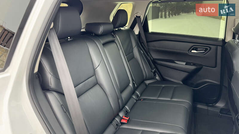 Внедорожник / Кроссовер Nissan Rogue 2024 в Ровно