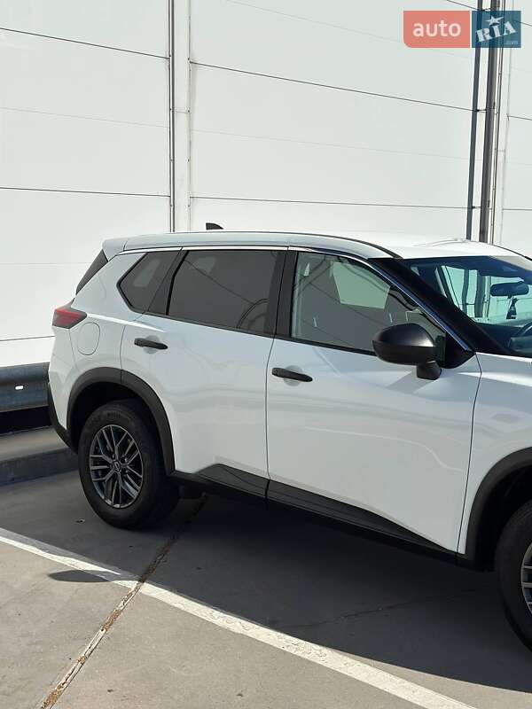 Внедорожник / Кроссовер Nissan Rogue 2023 в Киеве