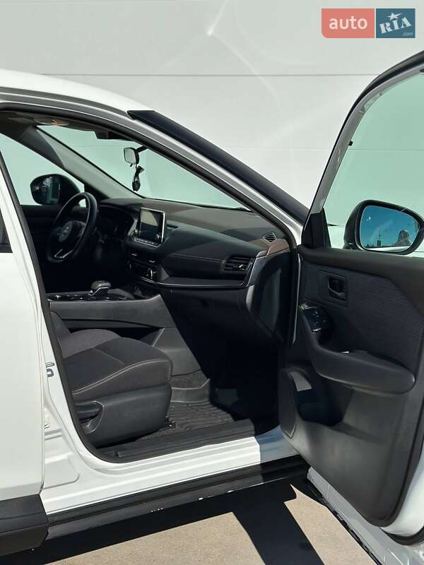 Внедорожник / Кроссовер Nissan Rogue 2023 в Киеве