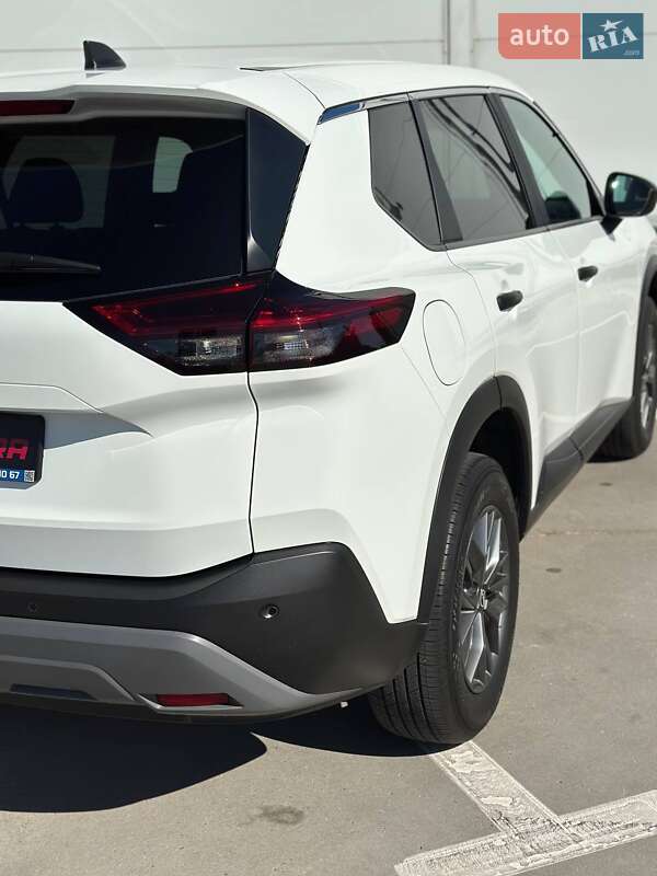 Внедорожник / Кроссовер Nissan Rogue 2023 в Киеве