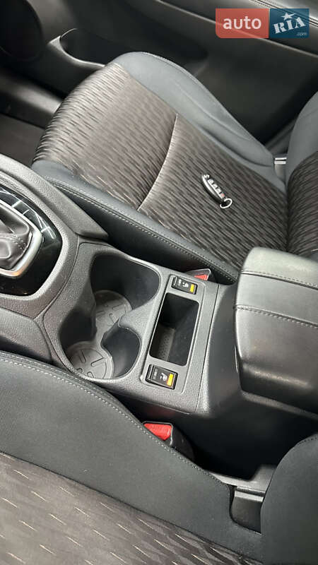 Внедорожник / Кроссовер Nissan Rogue 2017 в Днепре