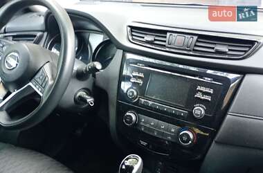 Позашляховик / Кросовер Nissan Rogue 2017 в Львові