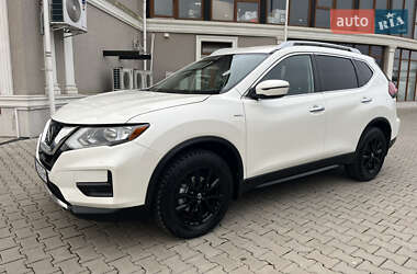 Внедорожник / Кроссовер Nissan Rogue 2017 в Черновцах