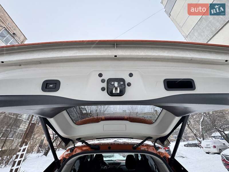 Внедорожник / Кроссовер Nissan Rogue 2017 в Ужгороде