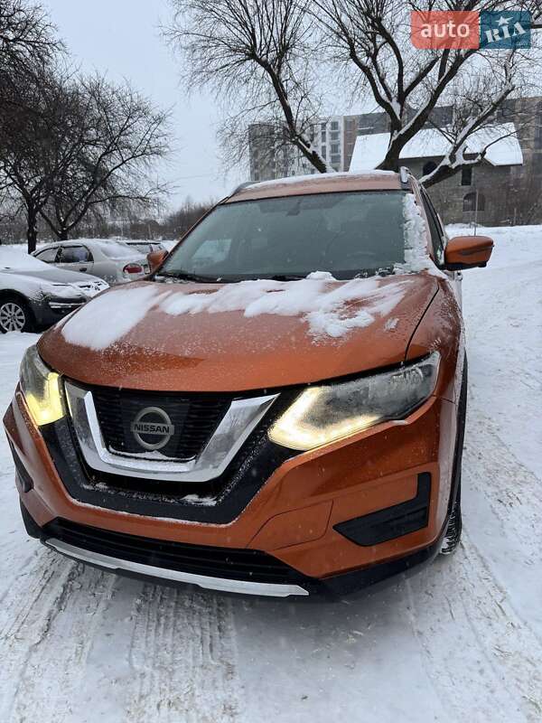 Внедорожник / Кроссовер Nissan Rogue 2017 в Ужгороде